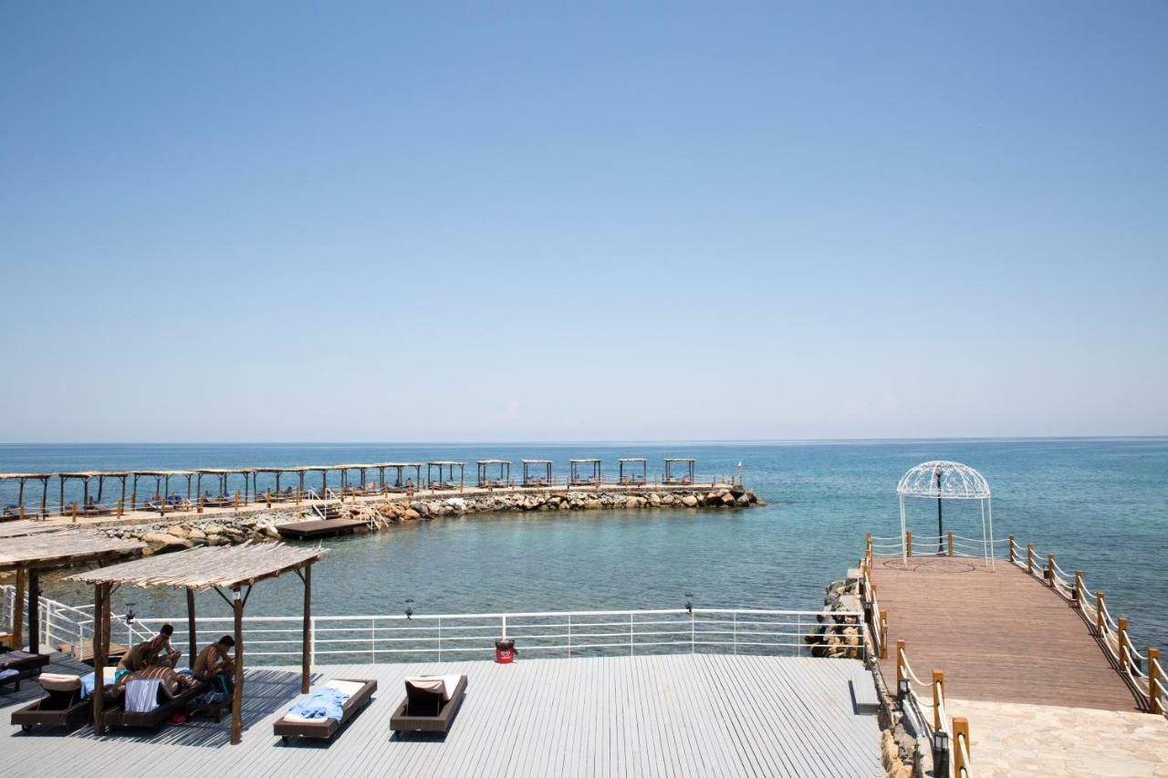 Malpas Hotel Agios Epiktitos Exteriör bild