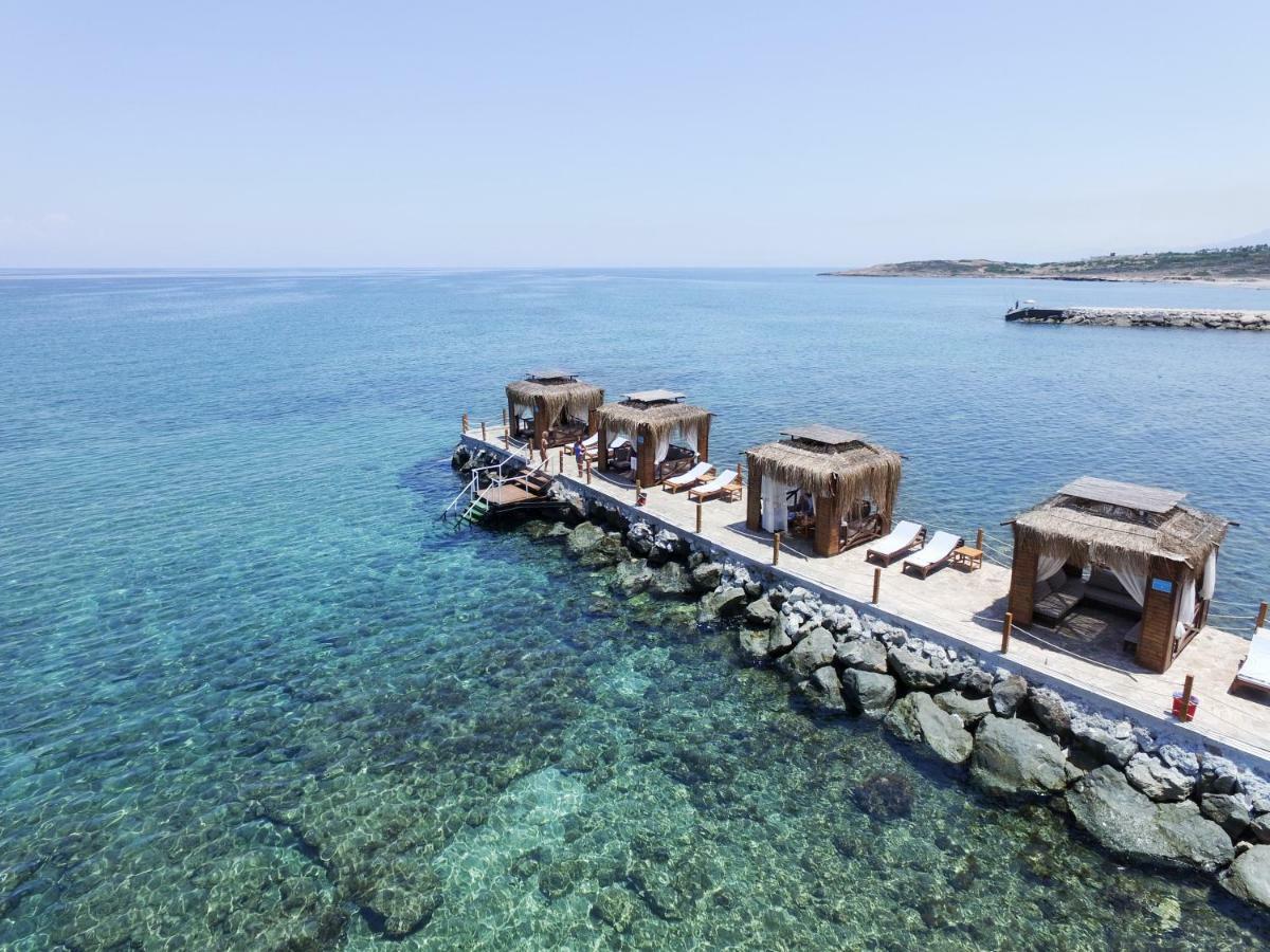 Malpas Hotel Agios Epiktitos Exteriör bild
