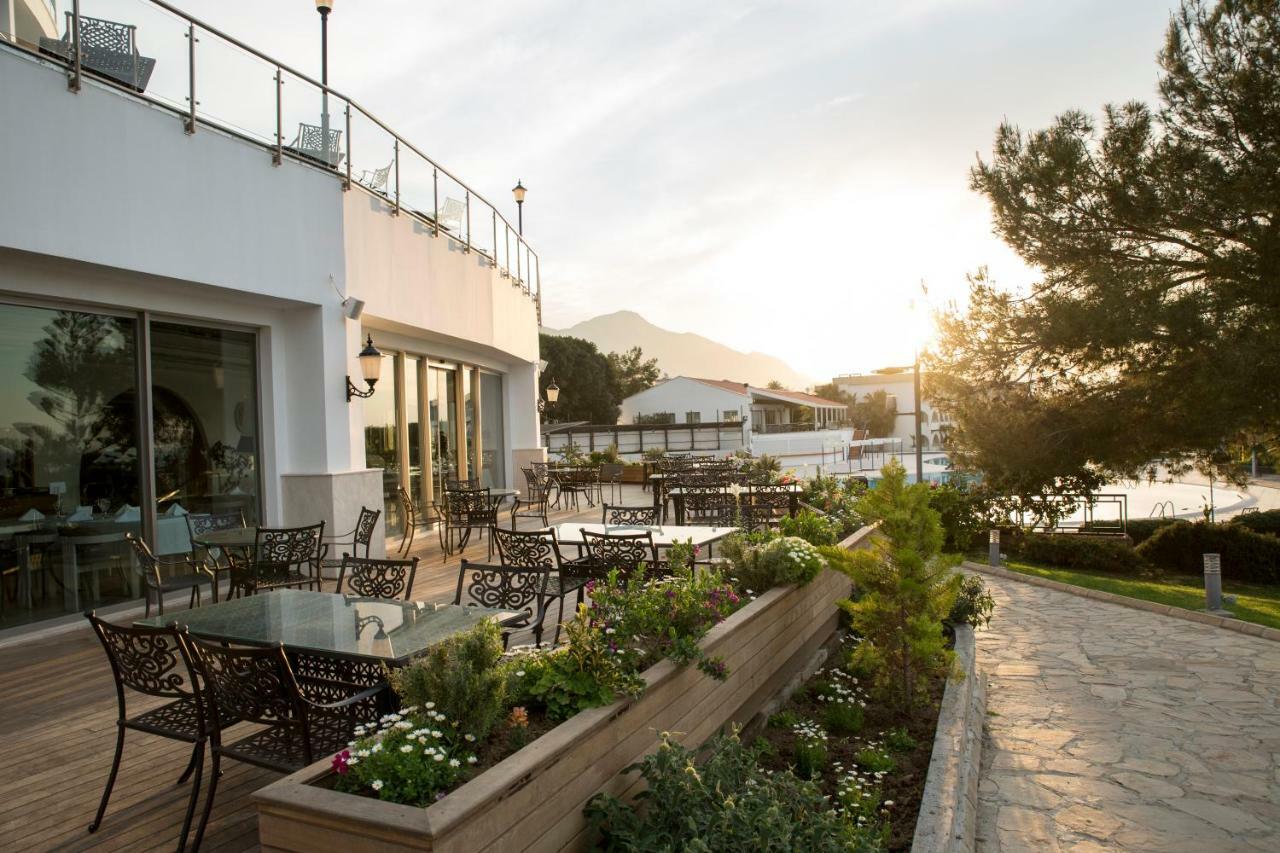 Malpas Hotel Kyrenia  Exteriör bild