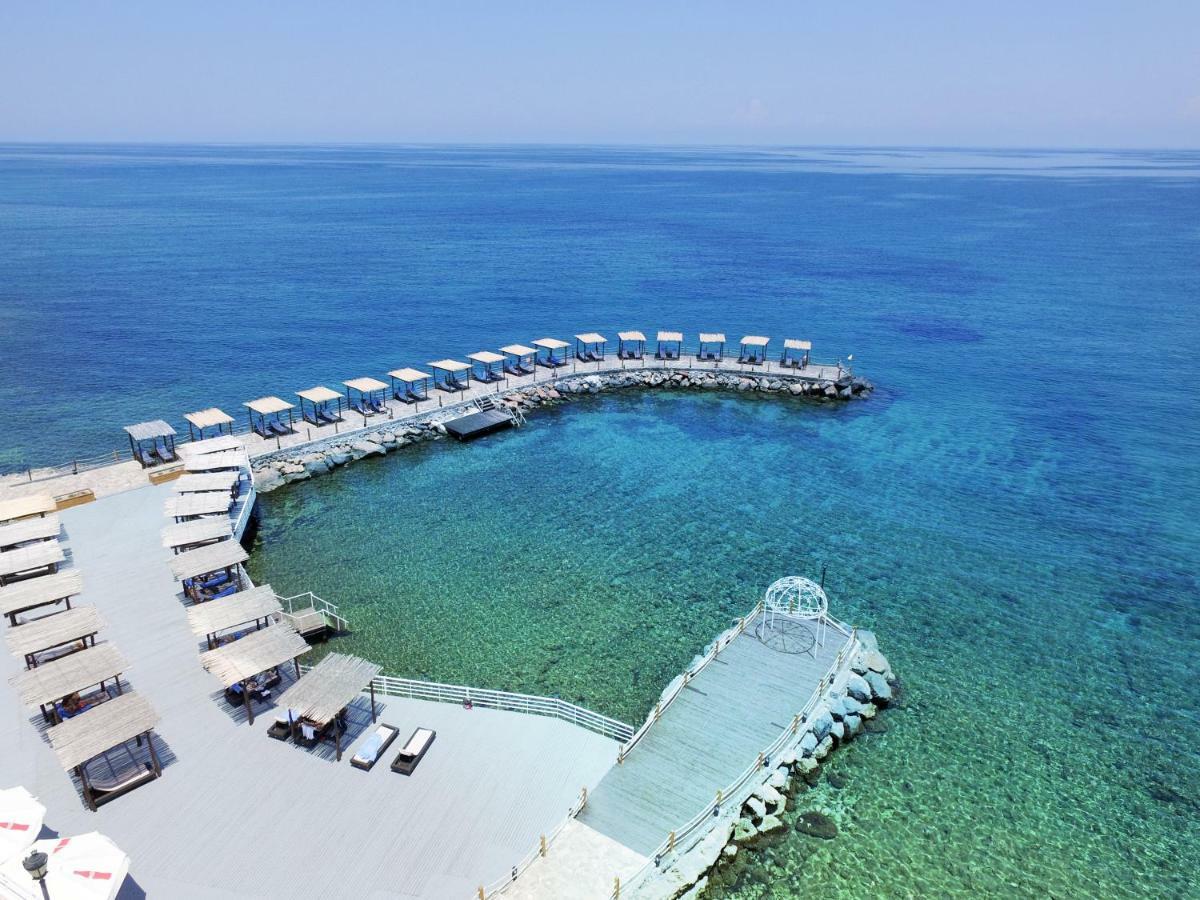 Malpas Hotel Agios Epiktitos Exteriör bild